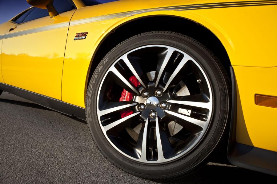 Колеса Dodge Challenger SRT8 392 Yellow Jacket 2012 года  (фото 4 из 11)